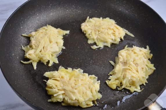 Potato pancakes: photo of recipe preparation, step 4