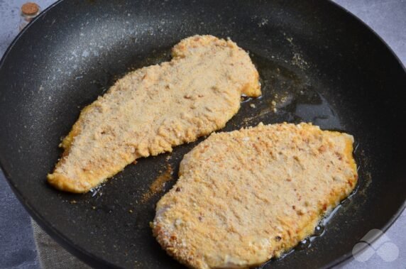 Chicken chops in mayonnaise batter: photo of recipe preparation, step 6