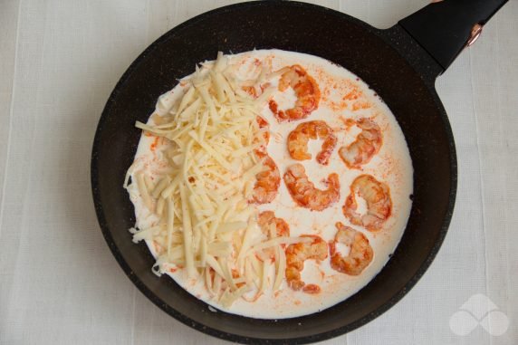 Fettuccine pasta with shrimp: photo of recipe preparation, step 4