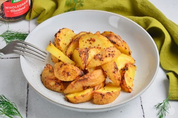 Rustic potatoes baked with mustard