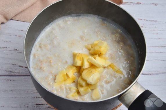 Children's oatmeal with banana: photo of recipe preparation, step 5