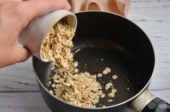 Children's oatmeal with banana: photo of recipe preparation, step 1