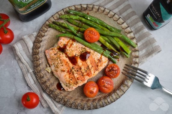 Salmon with vegetables on an electric grill: photo of recipe preparation, step 4