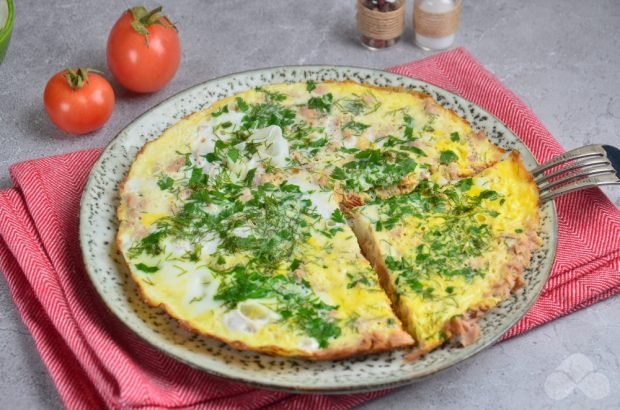 Omelet with tuna and herbs