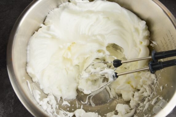 Cottage cheese casserole with cranberries and spelt flour: photo of recipe preparation, step 3