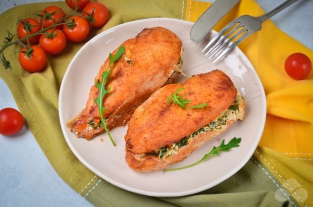 Stuffed chicken fillet with spinach and cheese