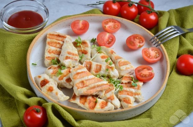 Grilled chicken fillet in mayonnaise