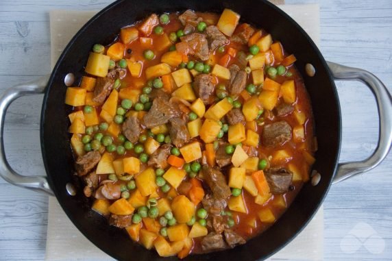 Vegetable stew with lamb and green peas: photo of recipe preparation, step 7