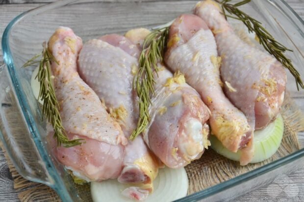 Chicken legs with rosemary in the oven: photo of recipe preparation, step 4