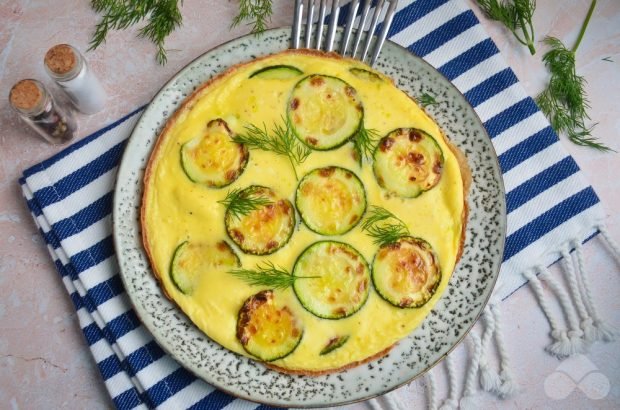 Omelet with zucchini