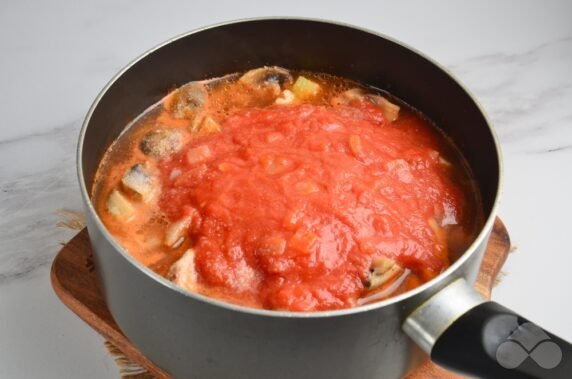 Vegetable stew with pork in thick tomato sauce: photo of recipe preparation, step 10