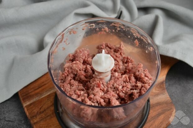 Beef patties with bread and milk: photo of recipe preparation, step 1