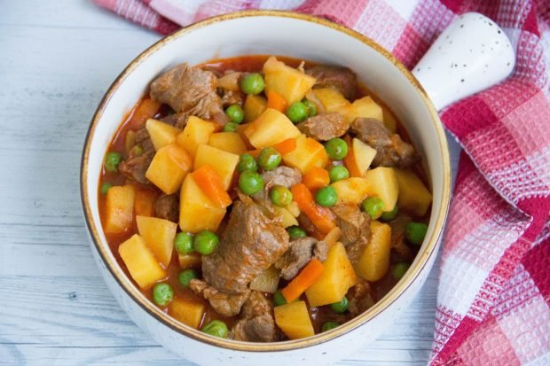 Lamb goulash with potatoes and green peas – a simple and delicious recipe with photos (step by step)