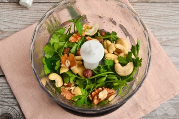 Pork with nuts and herbs in the oven: photo of recipe preparation, step 2