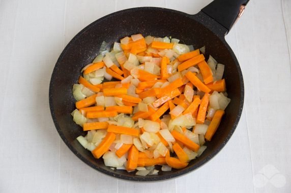 Veal stewed with carrots and onions: photo of recipe preparation, step 2