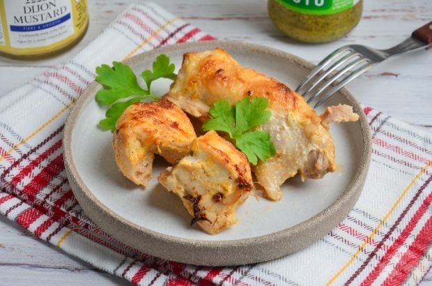 Chicken with mayonnaise and garlic in the oven – a simple and delicious recipe with photos (step by step)