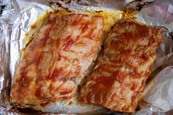 Simple pork ribs in the oven in foil with garlic: photo of recipe preparation, step 3