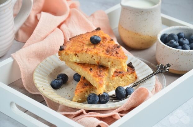 Cottage cheese casserole with apples with semolina in the oven