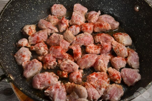 Pork with vegetables in tomato: photo of recipe preparation, step 2