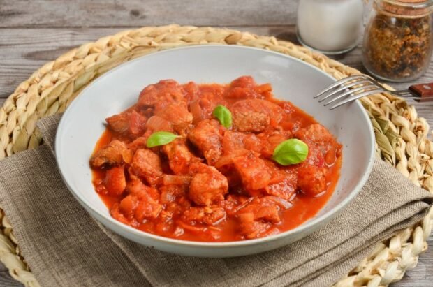 Pork with vegetables in tomato