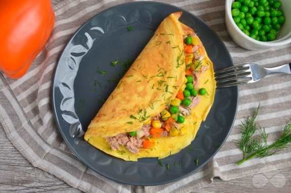 Omelet with tuna and vegetables: photo of recipe preparation, step 5