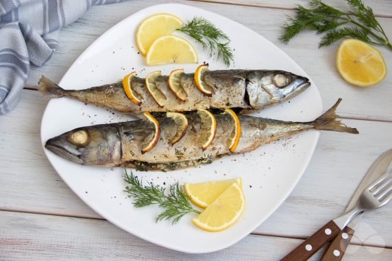 Whole mackerel in the oven: photo of recipe preparation, step 5