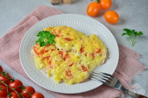 Baked chicken chops with tomatoes and cheese: photo of recipe preparation, step 7