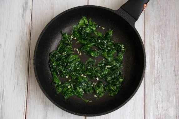 Pasta with tuna and spinach: photo of recipe preparation, step 2