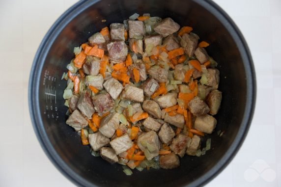 Pilaf with pork in a slow cooker: photo of recipe preparation, step 4