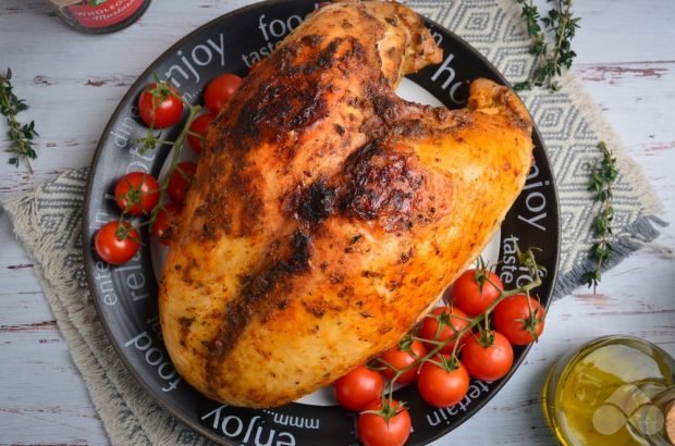 Baked turkey breast is a simple and delicious recipe with photos (step by step)