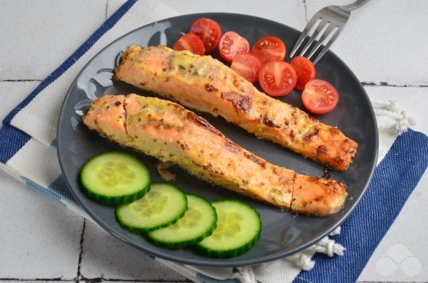 Salmon baked in creamy mustard sauce