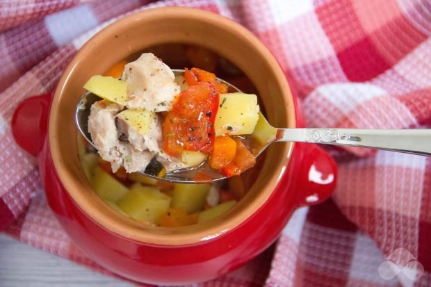 Potatoes with chicken and vegetables in pots – a simple and delicious recipe with photos (step by step)