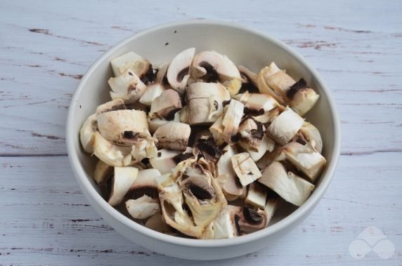 Pasta with mushrooms and cream: photo of recipe preparation, step 1