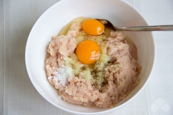 Pozharsky cutlets with butter: photo of recipe preparation, step 3