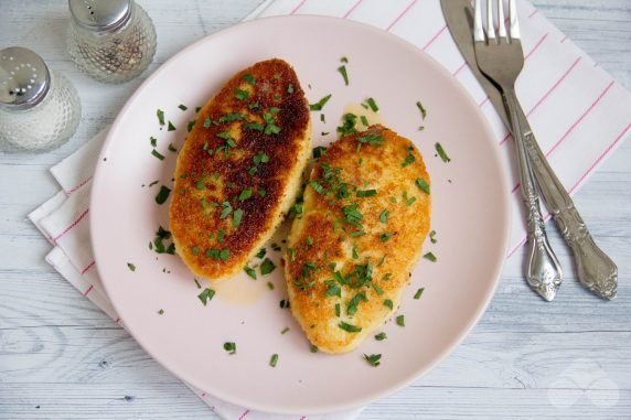 Pozharsky cutlets with butter: photo of recipe preparation, step 10