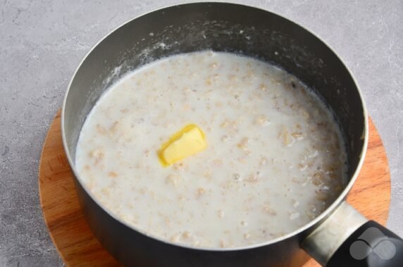 Oatmeal porridge with blueberries and almonds: photo of recipe preparation, step 3