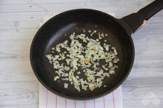 Braised cabbage with pork: photo of recipe preparation, step 3