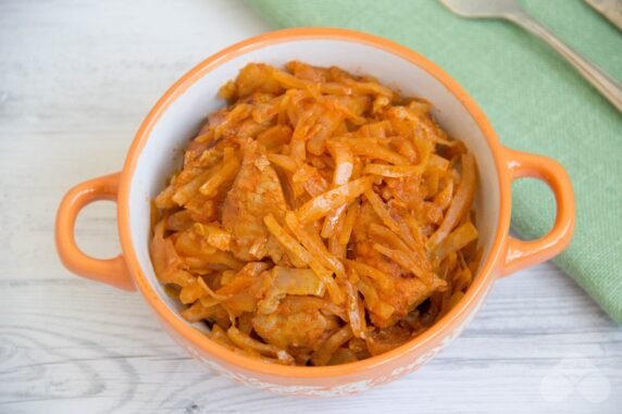 Braised cabbage with pork: photo of recipe preparation, step 7