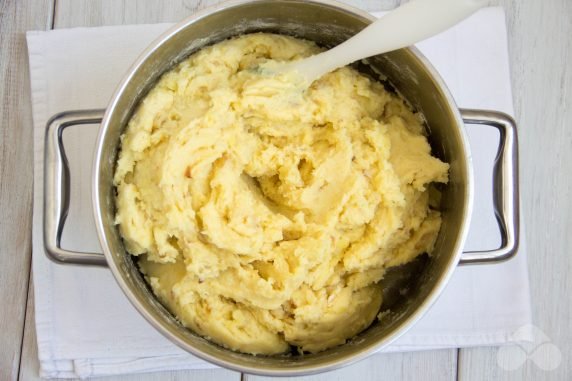 Boiled potato pancakes: photo of recipe preparation, step 3