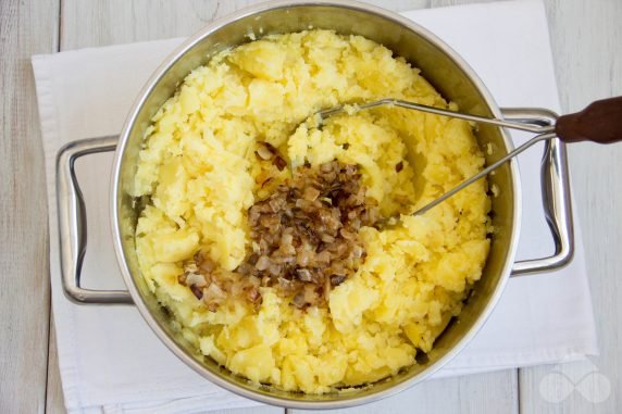 Boiled potato pancakes: photo of recipe preparation, step 2