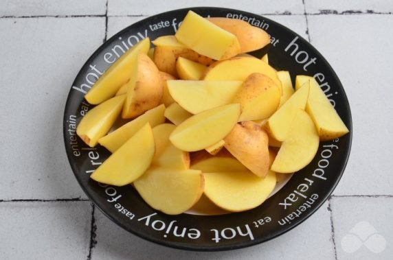 Rustic potatoes in a slow cooker: photo of recipe preparation, step 1