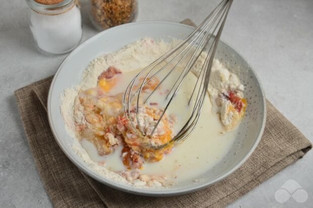 Mackerel fillet in tomato batter in a frying pan: photo of recipe preparation, step 2