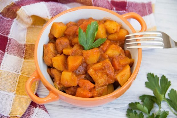 Pork and potato goulash