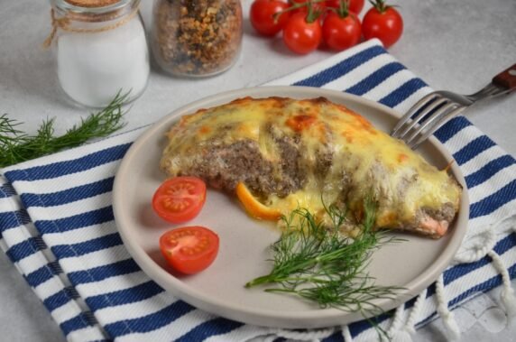 Salmon with mushrooms and cream in the oven: photo of recipe preparation, step 7