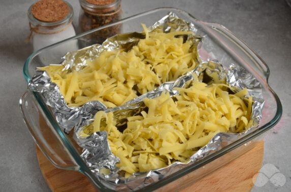 Salmon with mushrooms and cream in the oven: photo of recipe preparation, step 6