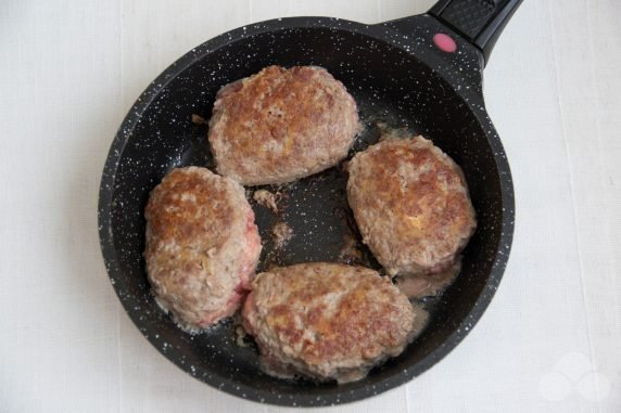 Quick minced pork cutlets: photo of recipe preparation, step 4