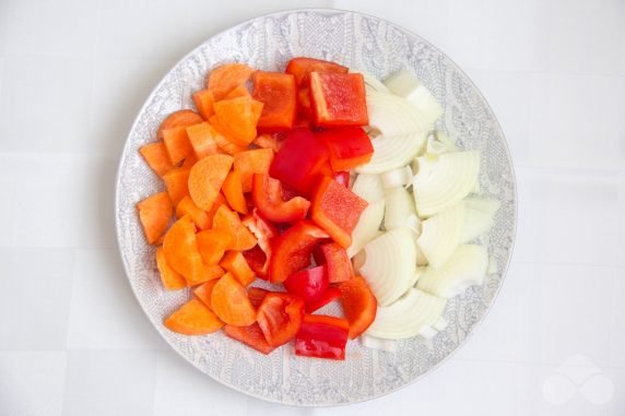 Beef and vegetable goulash with gravy: photo of recipe preparation, step 2