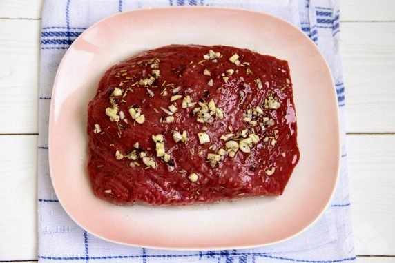 Beef whole piece, baked in the oven: photo of recipe preparation, step 4