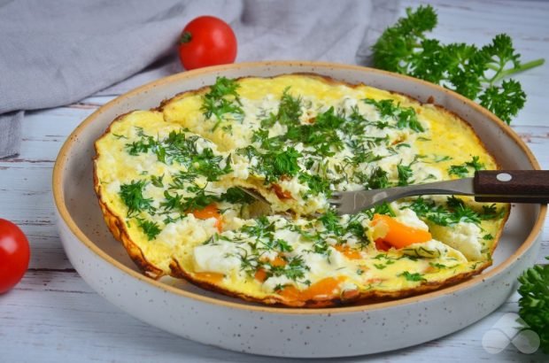 Omelet with bell pepper and feta