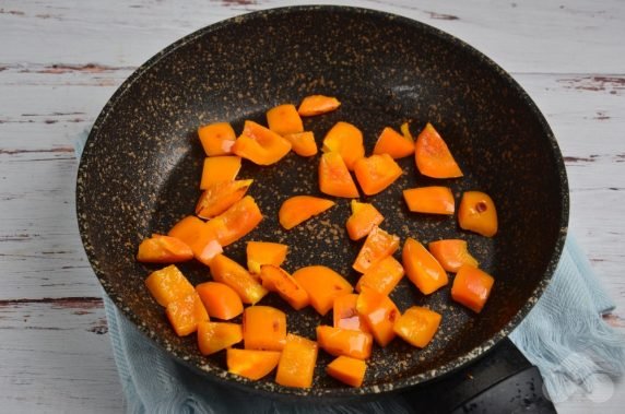 Omelet with bell pepper and feta: photo of recipe preparation, step 3